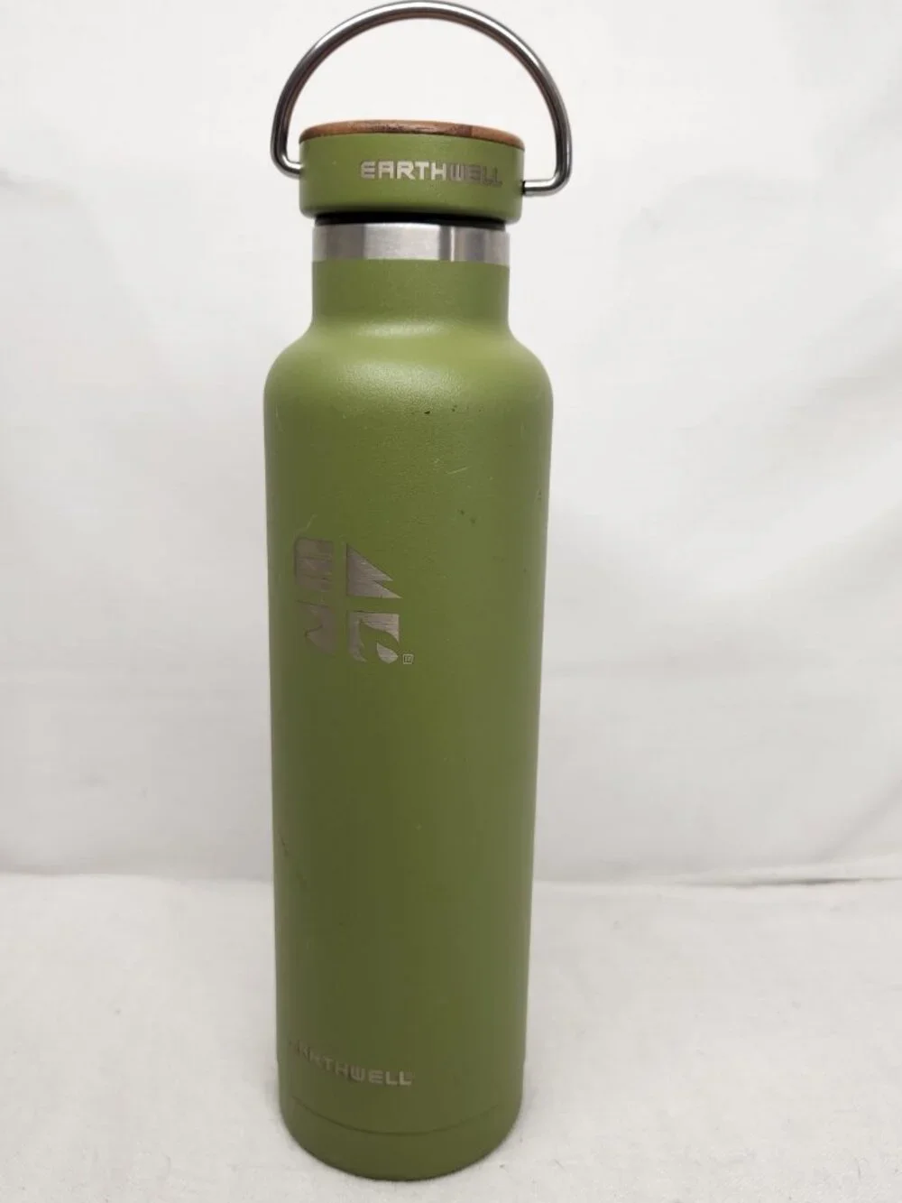 Earthwell Woodie Maui No Ka Oi 808 Grinds  22oz Woodie vacuum insulated bottle